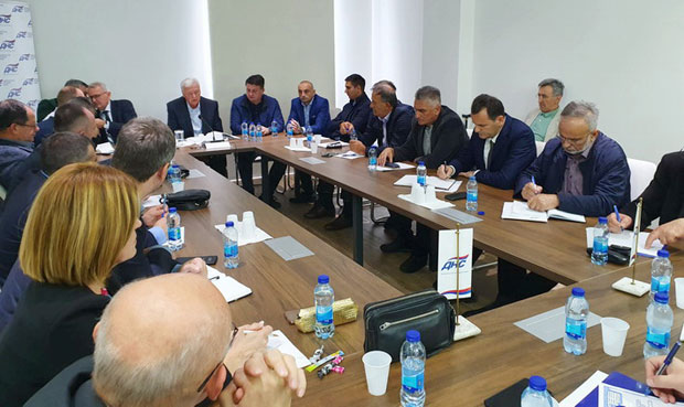 ДНС љуља владајућу коалицију!